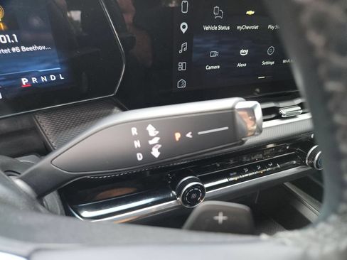 Used 2025 Chevrolet Equinox LT FWD image 29