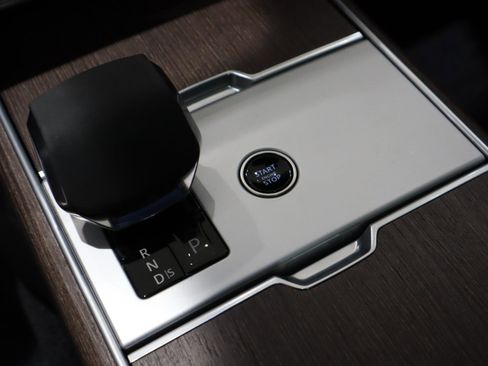 Used 2024 Land Rover Range Rover SE image 32