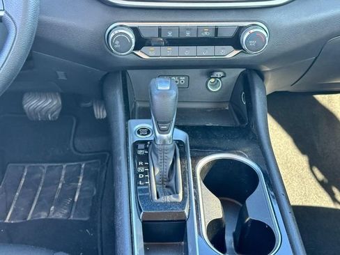 Used 2024 Nissan Altima 2.5 SV FWD image 17