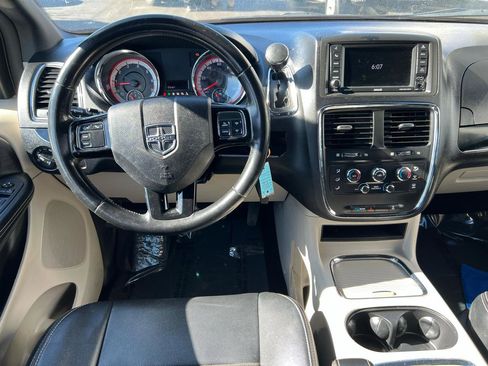 Used 2020 Dodge Grand Caravan SXT image 17