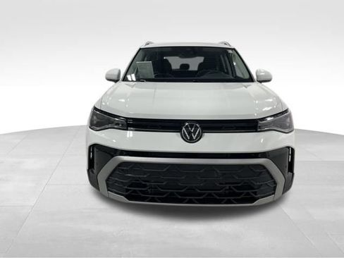 New 2025 Volkswagen Taos SE image 9