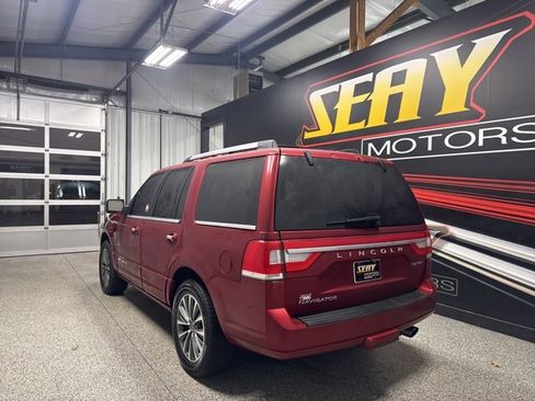 Used 2017 Lincoln Navigator Select image 18
