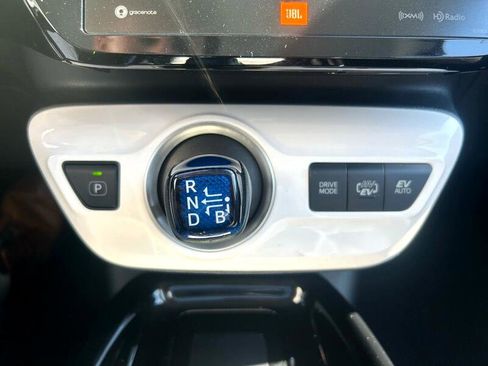 Used 2018 Toyota Prius Prime Premium image 17