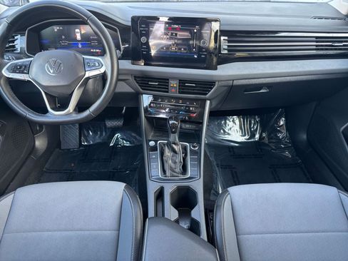 Used 2025 Volkswagen Jetta SE image 30