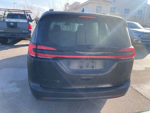 Used 2021 Chrysler Pacifica Touring w/ S Appearance Package image 7
