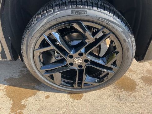 New 2026 Volkswagen Tiguan SE R-Line AWD/4WD image 11