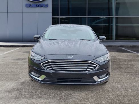 Used 2018 Ford Fusion SE w/ Equipment Group 201A FWD image 3
