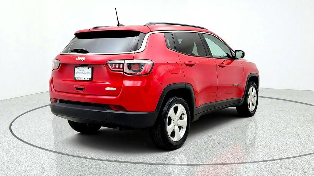 Used 2019 Jeep Compass Latitude FWD image 5