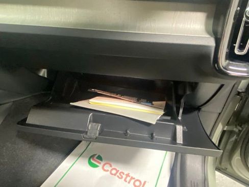 Used 2025 Volvo XC40 B5 Core image 30