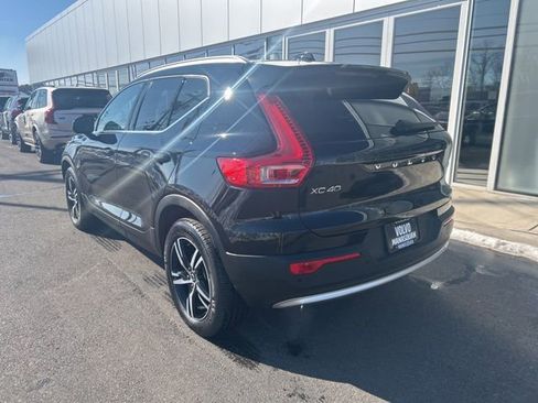Certified 2025 Volvo XC40 B5 Core image 3