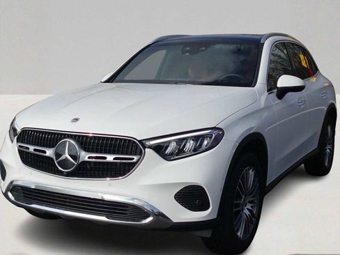 Used 2026 Mercedes-Benz GLC 300 4MATIC image 3
