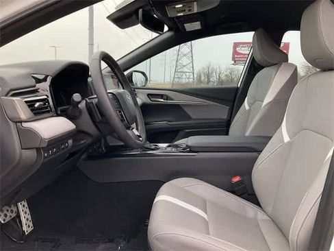 Used 2025 Toyota Camry SE image 13