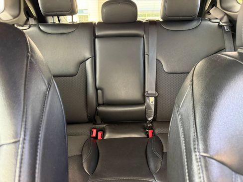 Used 2025 Jeep Compass Latitude AWD/4WD image 38
