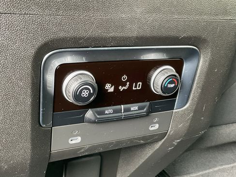 Used 2022 Chevrolet Suburban LS AWD/4WD image 31