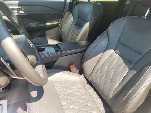 Used 2025 Nissan Rogue Platinum w/ Platinum Premium Package FWD image 20