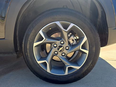 Used 2025 Chevrolet Trax LT w/ LT Convenience Package FWD image 34