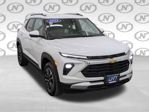 Used 2025 Chevrolet TrailBlazer LT AWD/4WD image 13