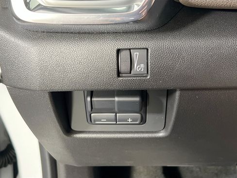 Used 2025 GMC Canyon Denali AWD/4WD image 10