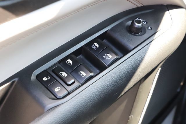 Used 2025 Jeep Compass Limited AWD/4WD image 17