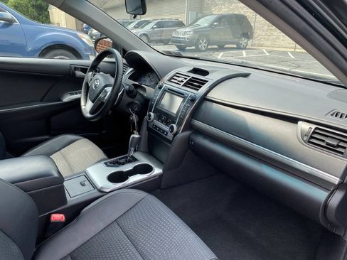 Used 2014 Toyota Camry SE FWD image 17