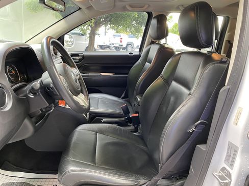 Used 2015 Jeep Compass High Altitude FWD image 15