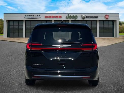 New 2026 Chrysler Pacifica Select image 26