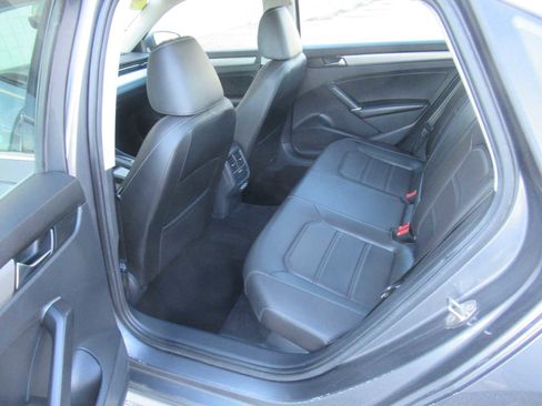 Used 2021 Volkswagen Passat 2.0T SE image 37