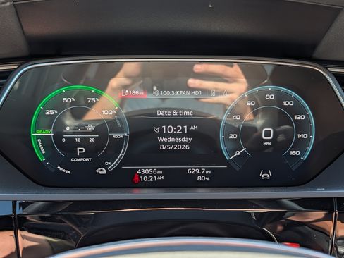Used 2024 Audi Q8 e-tron Premium Plus w/ Premium Plus Package AWD/4WD image 21