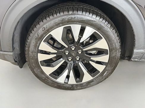 Used 2025 Ford Explorer Platinum w/ LUX Leather Package image 21