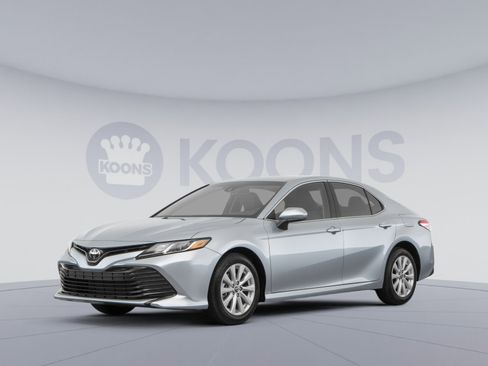Used 2018 Toyota Camry LE w/ Convenience Package FWD image 1