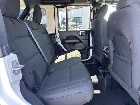 Used 2021 Jeep Wrangler Unlimited Sahara w/ LED Lighting Group AWD/4WD image 27
