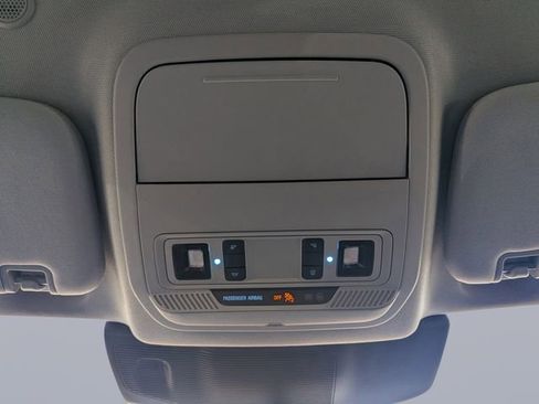 Used 2022 Ford Explorer XLT w/ Equipment Group 202A image 25