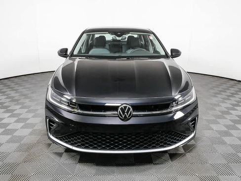 Certified 2025 Volkswagen Jetta SE image 27