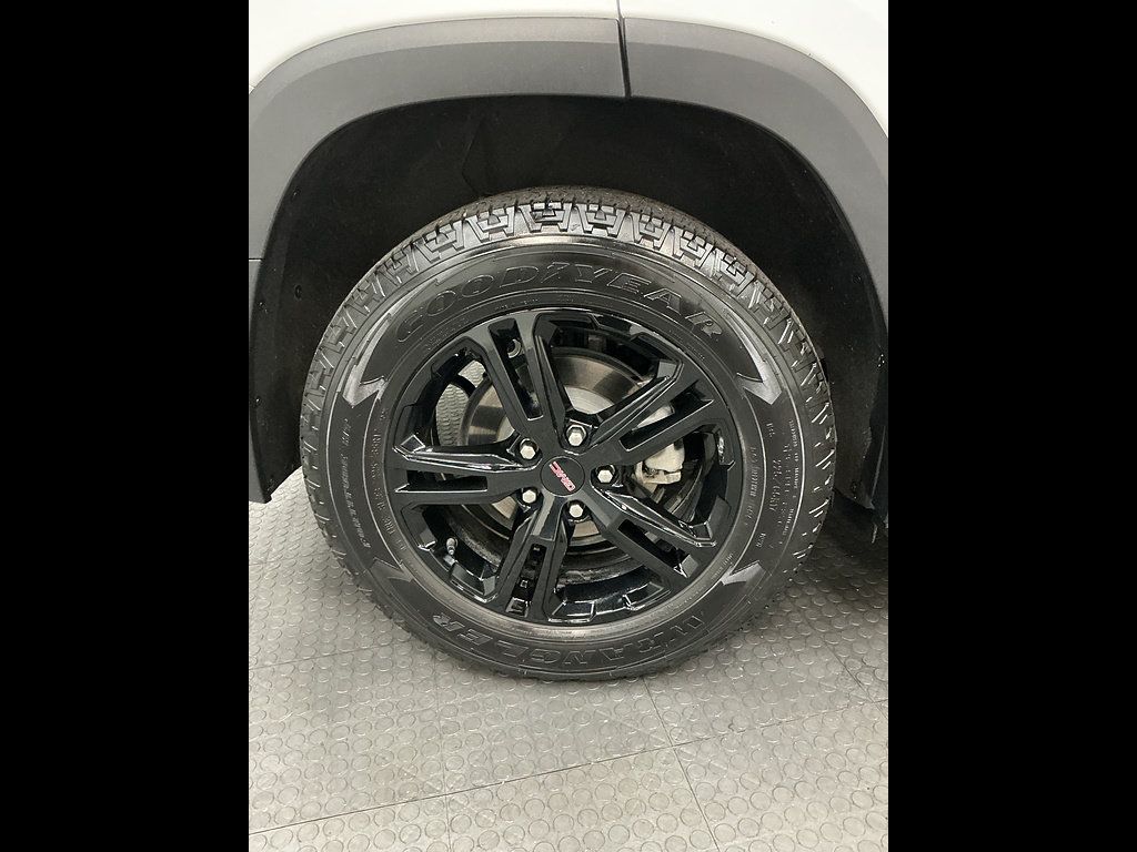 Used 2024 GMC Terrain AT4 w/ LPO, 'HIT The Road' Package AWD/4WD image 42