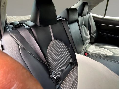 Used 2019 Toyota Camry SE FWD image 23