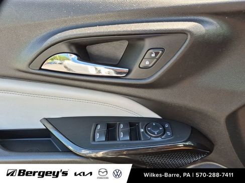 Used 2024 Chevrolet Trax LT w/ LT Convenience Package FWD image 13