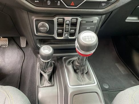 Used 2025 Jeep Wrangler Unlimited Sport AWD/4WD image 32