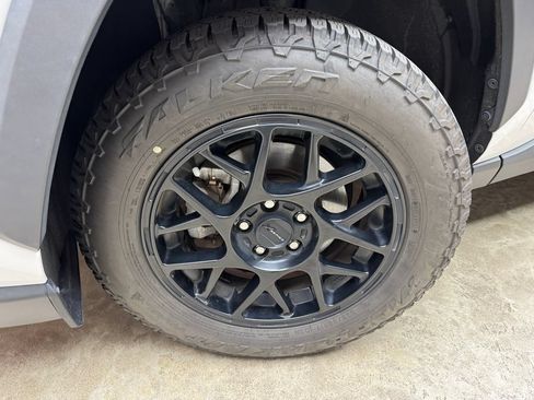 Used 2021 Toyota RAV4 XLE FWD image 29