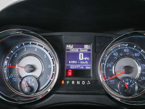Used 2016 Chrysler Town & Country Touring FWD image 15