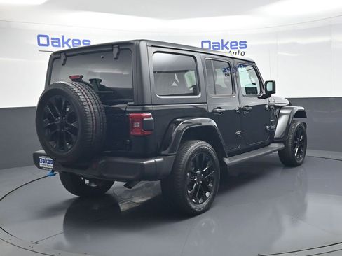 Used 2023 Jeep Wrangler Unlimited Sahara w/ Cold Weather Group AWD/4WD image 8