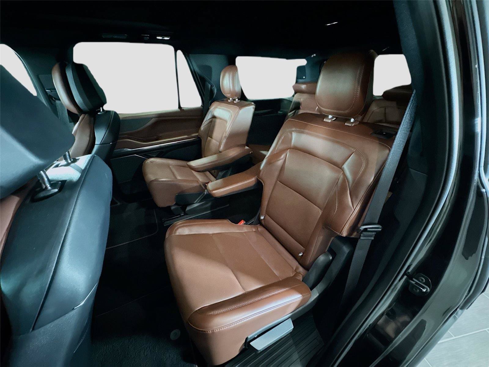 Used 2025 Lincoln Navigator Reserve AWD/4WD image 17