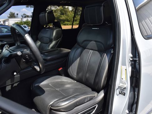 Used 2022 Jeep Grand Wagoneer Series II AWD/4WD image 27