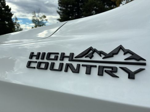 Used 2023 Chevrolet Suburban High Country w/ Advanced Technology Package AWD/4WD image 16