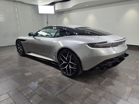 Used 2024 Aston Martin DB12 Coupe RWD image 2