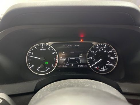 Used 2023 Nissan Pathfinder S image 12