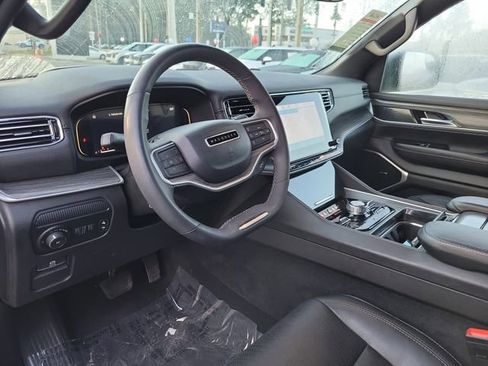 Used 2023 Jeep Wagoneer L Series III w/ Preferred Equipment Group image 14