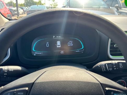 Certified 2023 Hyundai Venue SE FWD image 30