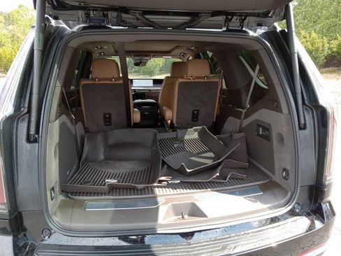Used 2025 Cadillac Escalade Premium Luxury w/ Touring Package AWD/4WD image 28
