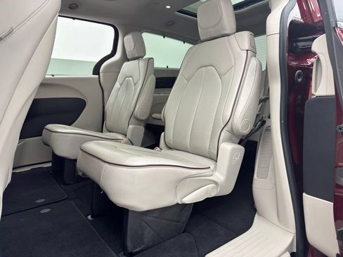 Used 2017 Chrysler Pacifica Limited FWD image 50