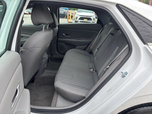 Used 2025 Hyundai Elantra SEL FWD image 22